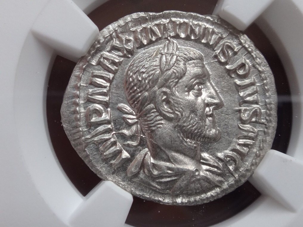 Romeinse Rijk. NGC MS 5/5- 4/5 Maximinus I, 235-238. Denarius #1.1