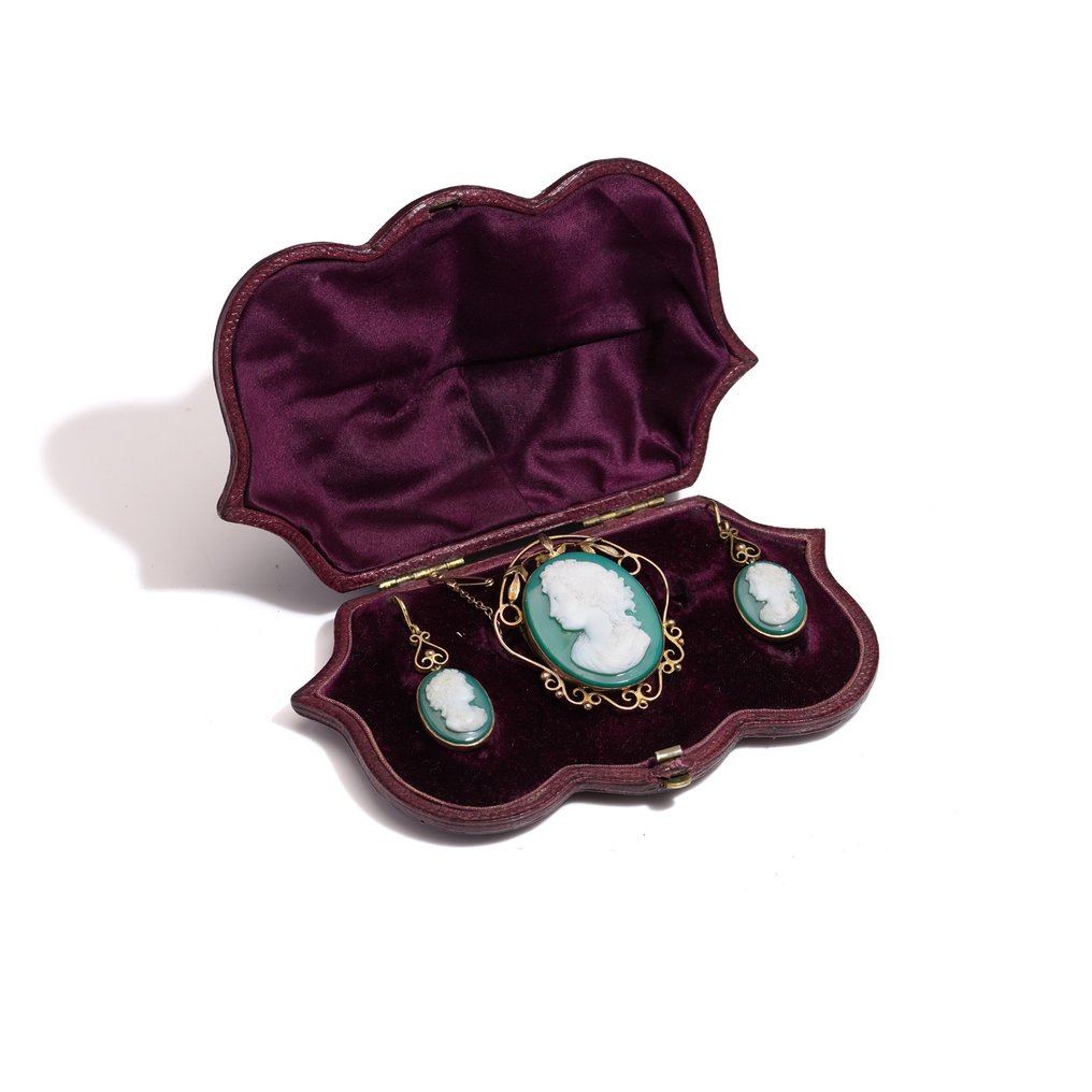 Parure di gioielli da 3 pezzi Suite vittoriana con cammeo in agata verde: spilla e orecchini #1.1