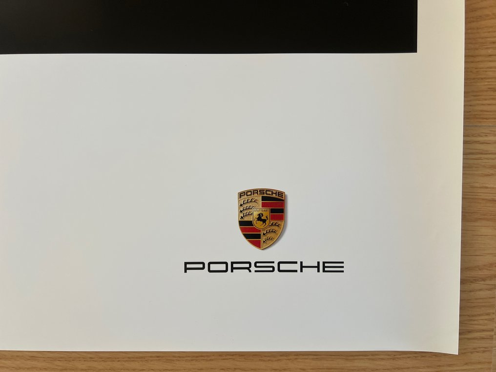 Officiel  Porsche AG - 911 GT2 RS - Porsche #3.1