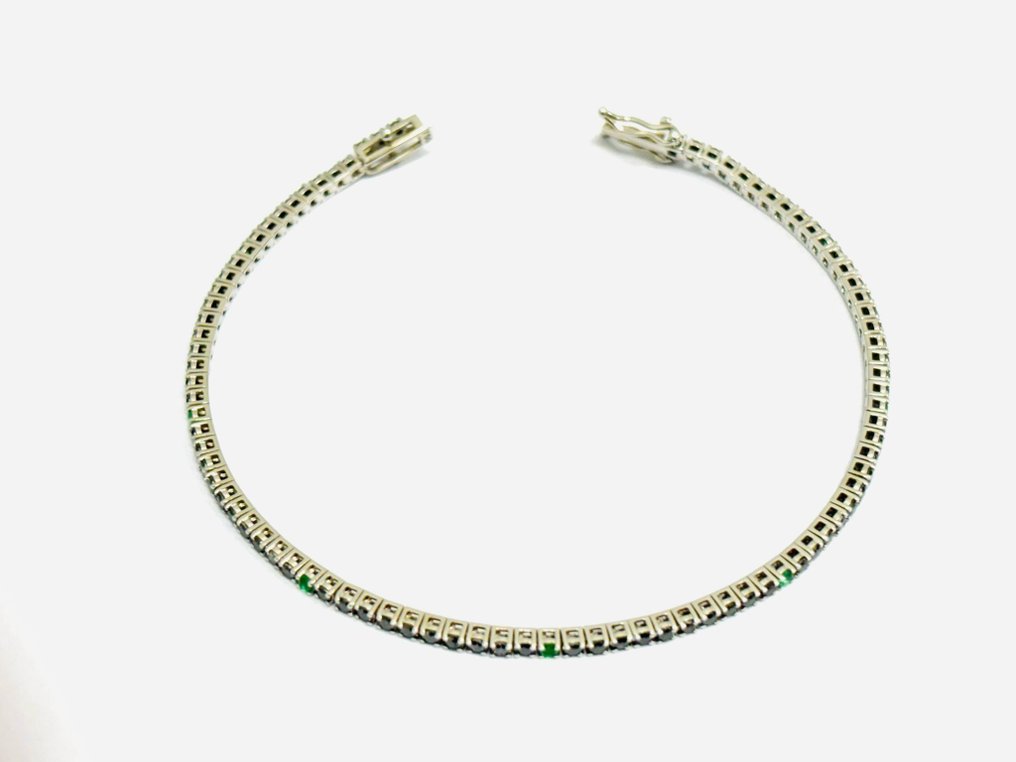 Armband - 18 kt Vittguld -  4.45 tw. Diamant  (Färgbehandlad) - Smaragd  #3.1