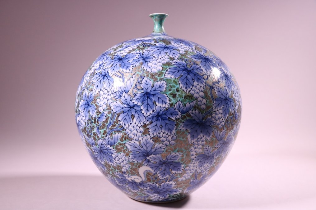 Lindo vaso de porcelana Arita com banho de platina - Porcelana - Fujii Shumei 藤井朱明 (1936-2017) - Japão - Segunda metade do século 20 #2.1
