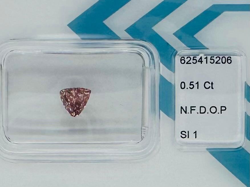 1 pcs Diamant  (Natuurlijk gekleurd)  - 0.51 ct - Driehoek - Fancy deep Orange, Roze - SI1 - International Gemological Institute (IGI) #2.1