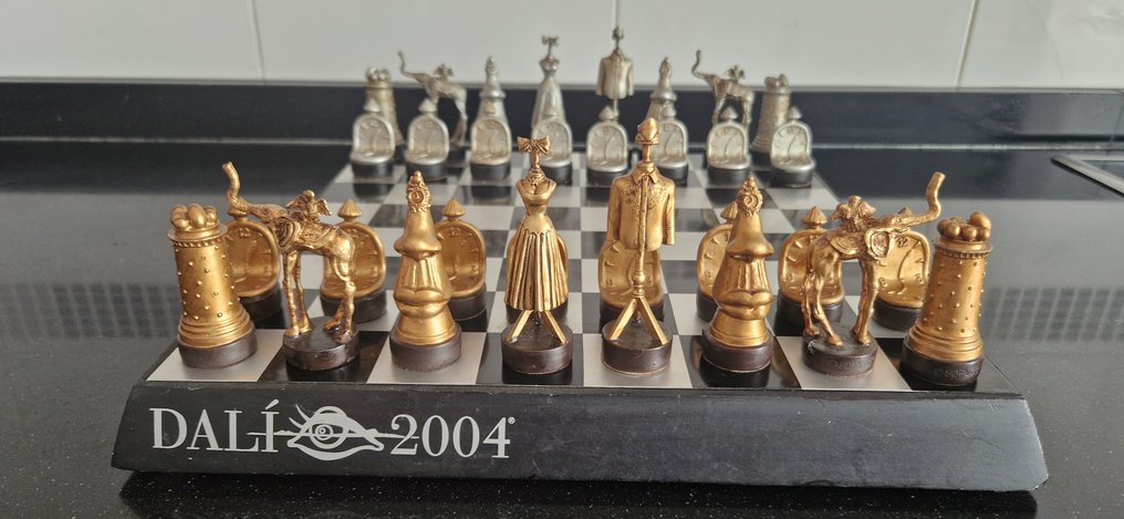 西洋棋套裝 - Ajedrez de colección de Lujo de Salvador Dalí - 鋁、木材和帶有註射金屬的樹脂 #3.1