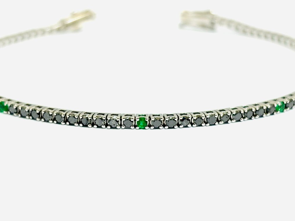 Armband - 18 kt Vittguld -  4.45 tw. Diamant  (Färgbehandlad) - Smaragd  #3.2
