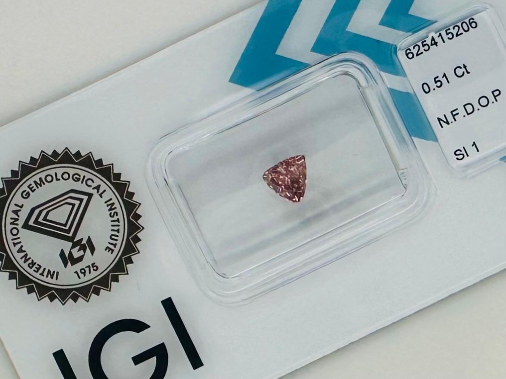 1 pcs Diamant  (Natuurlijk gekleurd)  - 0.51 ct - Driehoek - Fancy deep Orange, Roze - SI1 - International Gemological Institute (IGI) #3.2