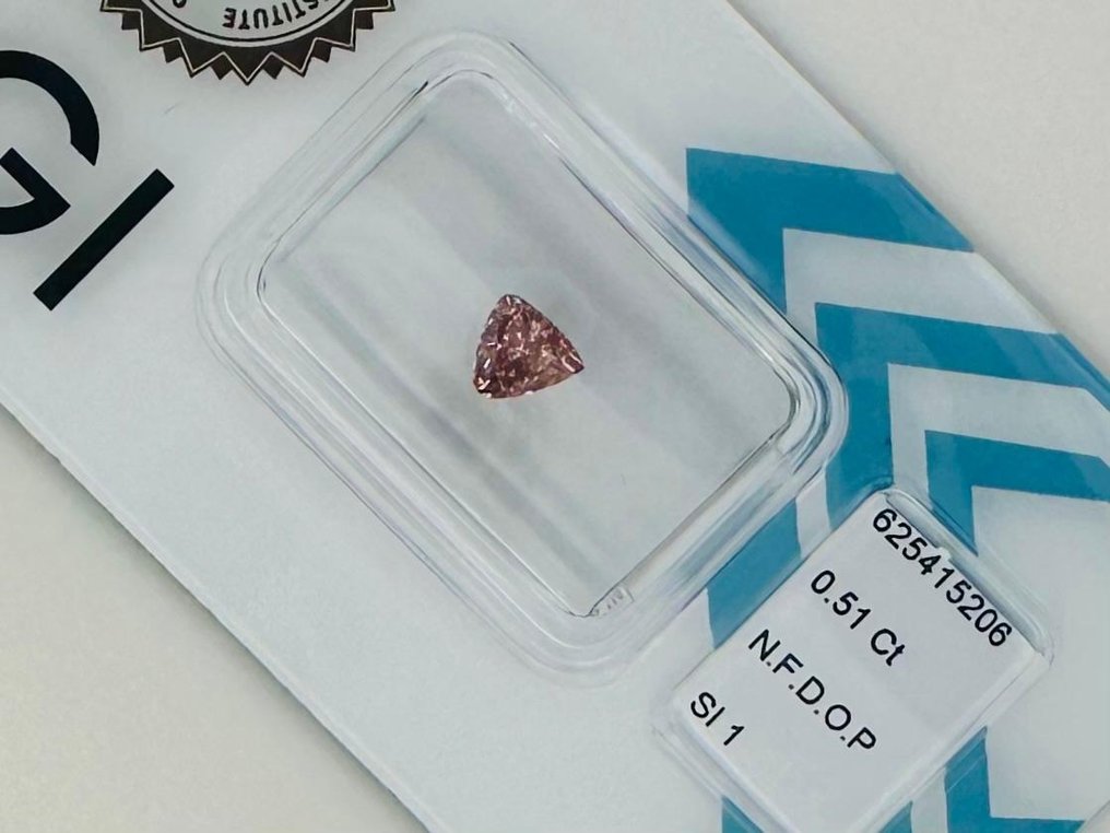 1 pcs Diamant  (Natuurlijk gekleurd)  - 0.51 ct - Driehoek - Fancy deep Orange, Roze - SI1 - International Gemological Institute (IGI) #2.2