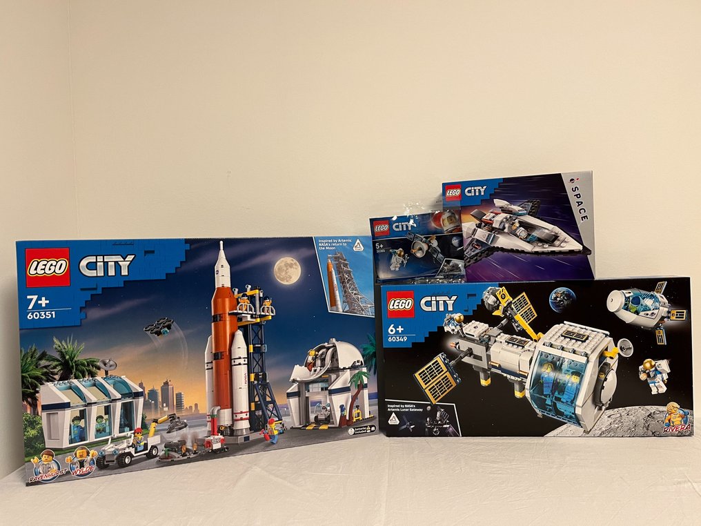 Lego - City - 30365, 60349, 60351 & 60430 - Space Theme (M.I.S.B.) (Retired Sets) #2.1