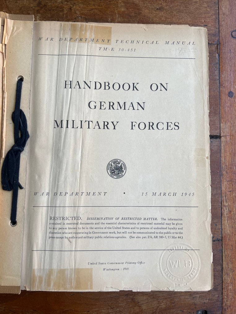 Germany / USA - Official US Army Restricted ''Handbook of German Army' - Uniforms - Insignia - Tanks - Weapons - German Airforce/Elite/Army - MP40 - MG42 - FG42 - Kubelwagen - Schwimmwagen - 1945 #3.1