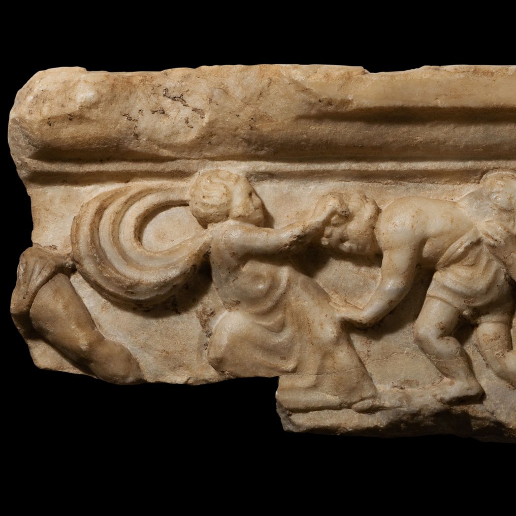 Altrömisch, Kaiserreich Marmor Schönes Relief mit Dmanatio ad Bestias. 42 cm L. 1. - 2. Jahrhundert n. Chr. Spanische Exportlizenz. #2.2
