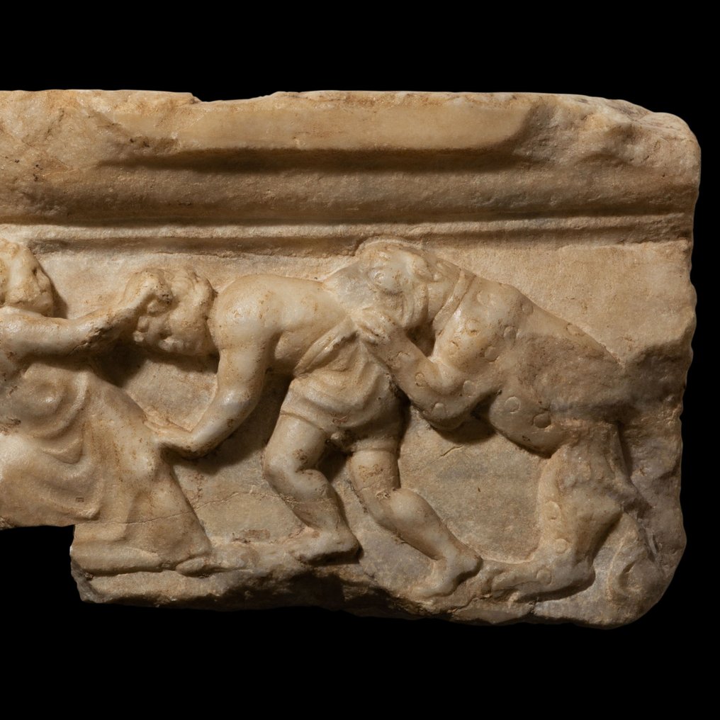 Altrömisch, Kaiserreich Marmor Schönes Relief mit Dmanatio ad Bestias. 42 cm L. 1. - 2. Jahrhundert n. Chr. Spanische Exportlizenz. #3.2