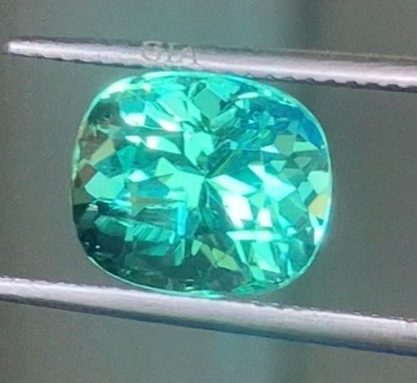 Zöld Smaragd  - 3.94 ct - Amerikai Gemmológiai Intézet (GIA) #1.0