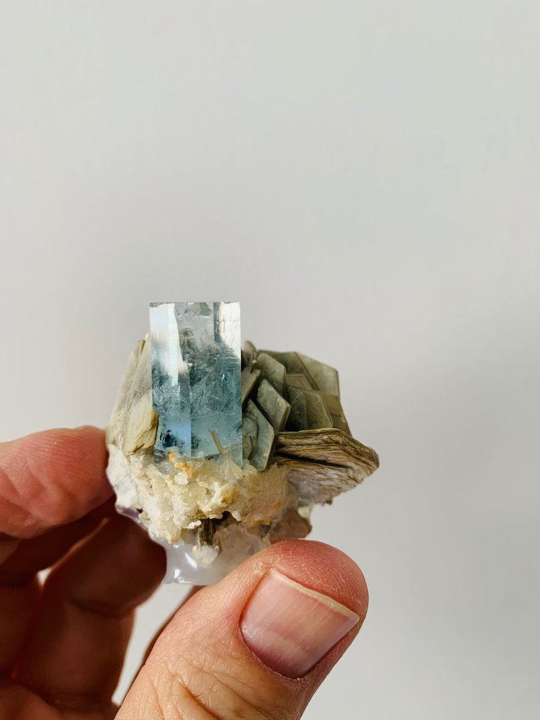 Aquamarine 水晶在矩陣上 - 高度: 5 cm - 闊度: 5 cm- 70 g #1.1