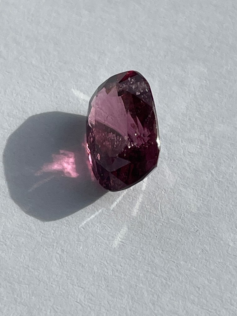 Levende/dyp lilla rosa Spinell - 6.08 ct #1.2