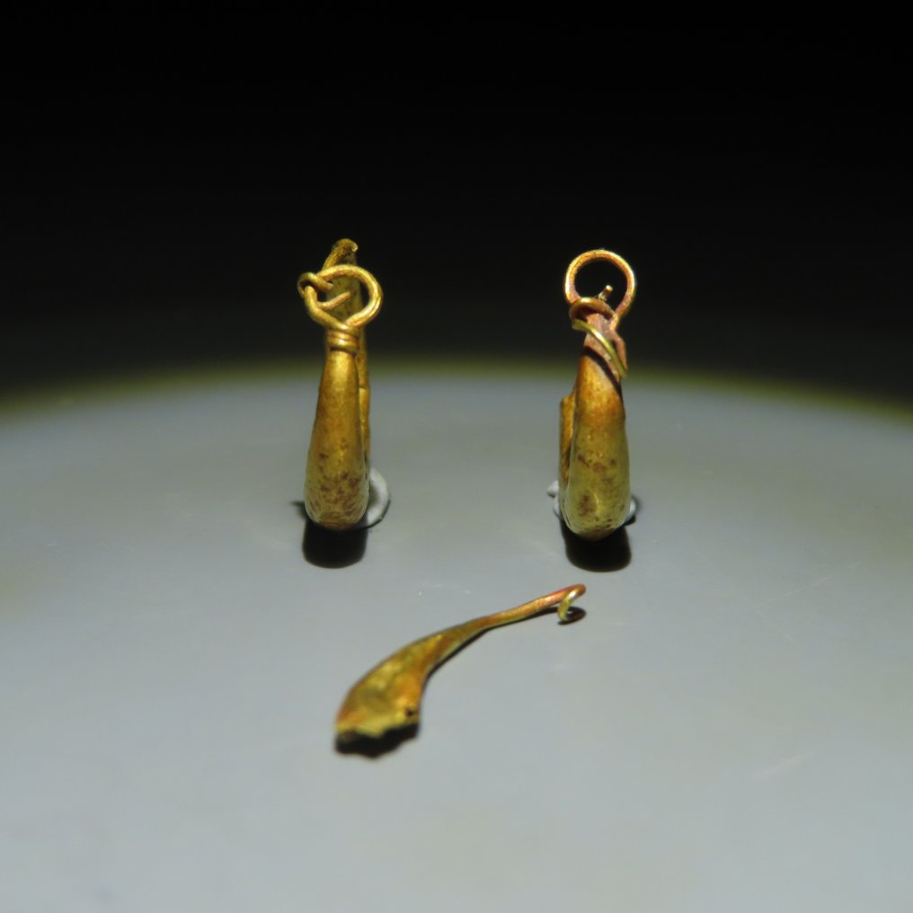 Ancient Roman Gold, Stone Pair of earrings. 1st - 3rd century AD. Width 1.6 cm. #2.1