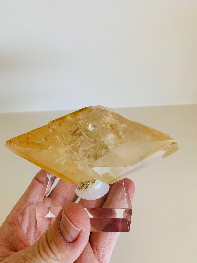 Calcit kristallkluster - Höjd: 12.2 cm - Bredd: 5.5 cm- 355 g #1.1