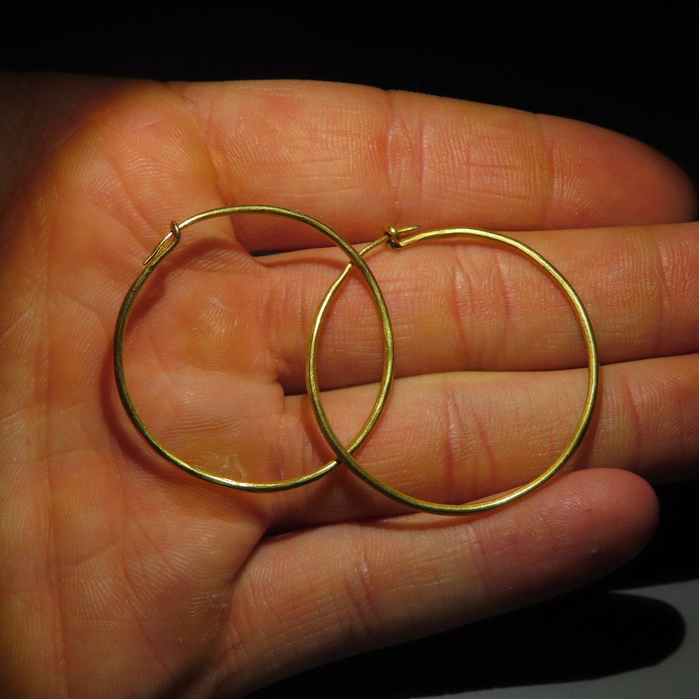 古罗马 金 一对耳环。公元 1 至 3 世纪。宽 4 厘米。6.53 克。 #1.2
