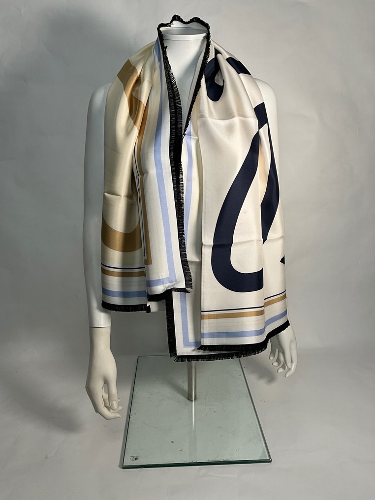 Loewe - 140/140 cm /sans étiquette // Majestueuse - Eșarfă (șal) #1.0