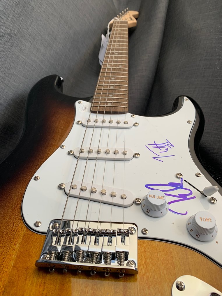 Def Leppard, Joe Elliott And Phil Collen Signed Guitar Fender with Coa JSA - Gitarre - 1992 #1.2