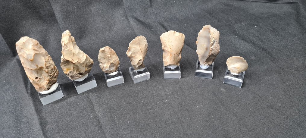  - Dioraama Neolithic Axes polished at different stages of manufacturing - France origin - Ranska #2.1