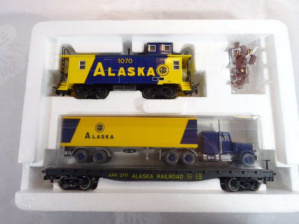 Märklin H0 - 4857 - Modeltrein goederenwagonset (1) - Set goederenwagens Alaska met vrachtwagen - Alaska Railroad #1.1