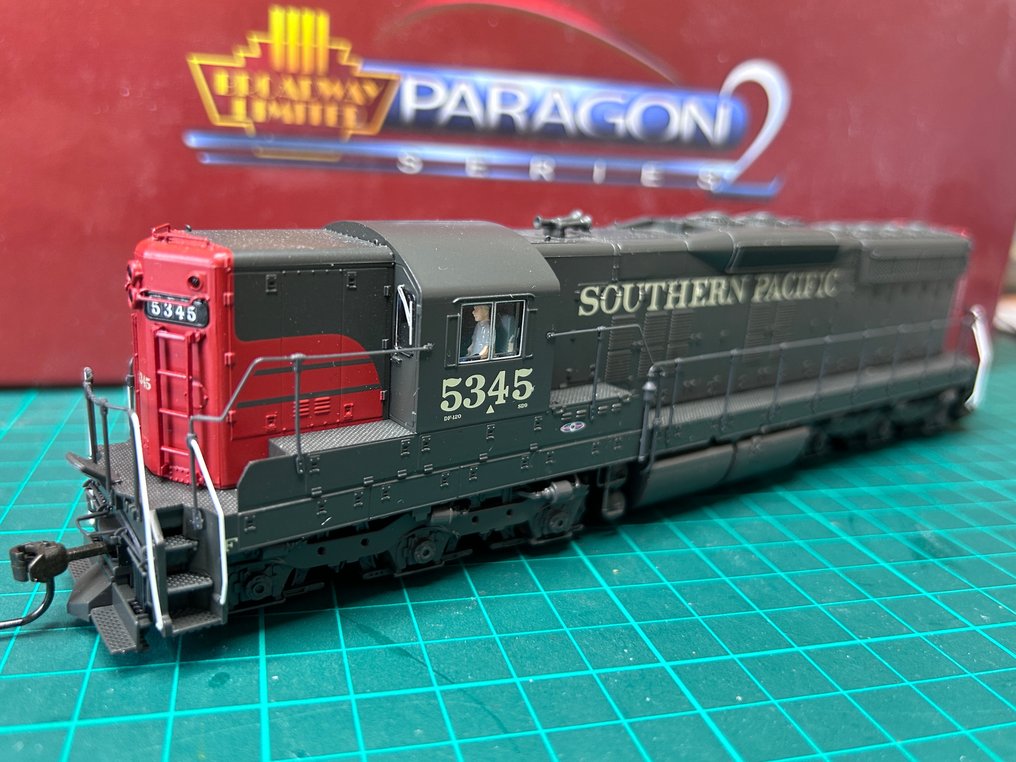 Broadway Limited Paragon 2 Series H0 - 2417 - Diesel locomotive (1) - EMD SD9, digital, sound - Southern Pacific #1.1