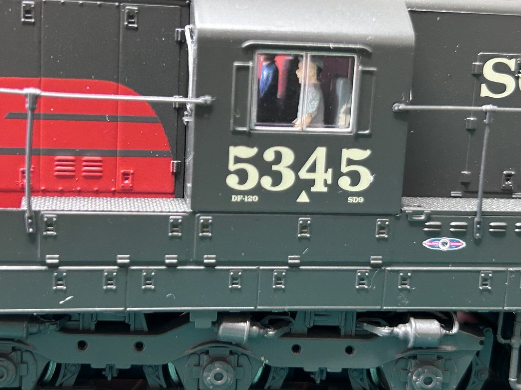 Broadway Limited Paragon 2 Series H0 - 2417 - Diesel locomotive (1) - EMD SD9, digital, sound - Southern Pacific #2.1