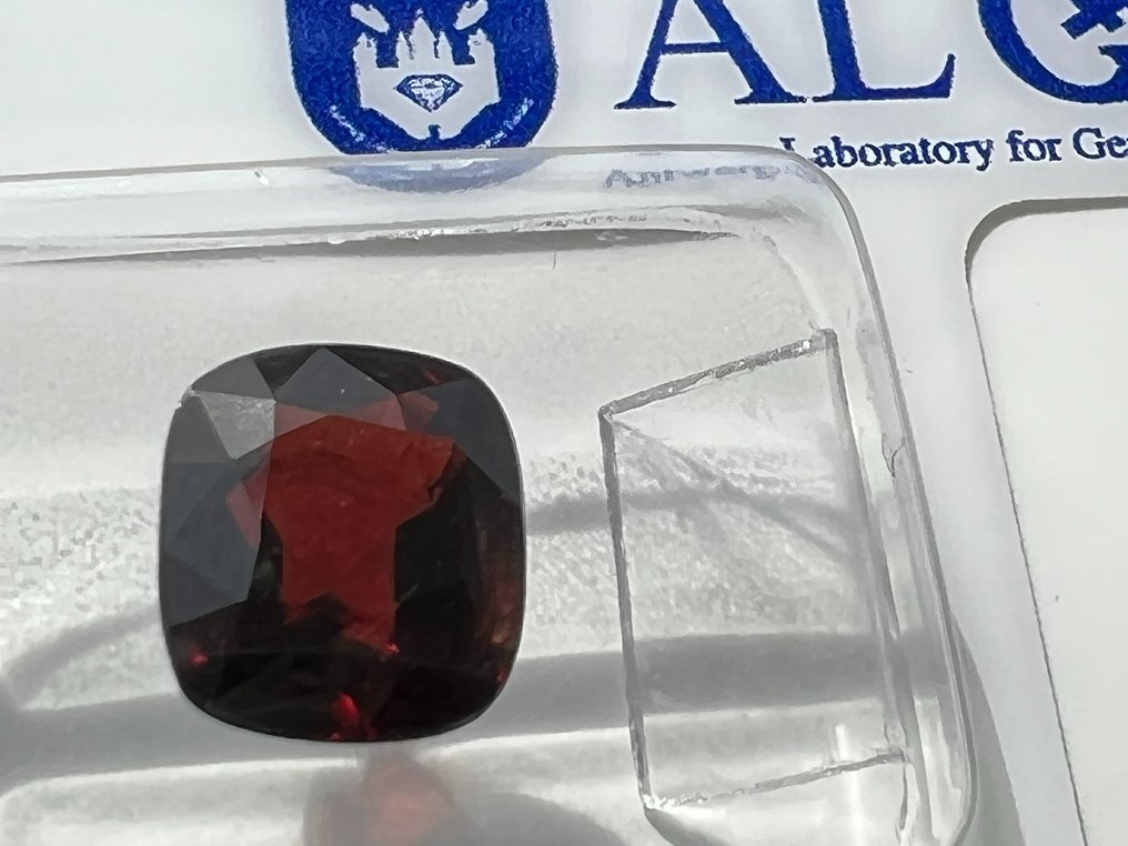 红色 尖晶石  - 2.14 ct - 安特卫普宝石检测实验室（ALGT） - 深/深橙红色 #3.2