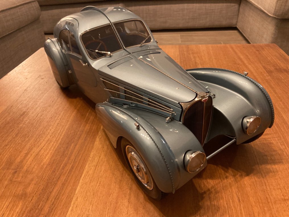 IXO 1:8 - Modellino di auto -Bugatti Type 57C Atlantic #1.1