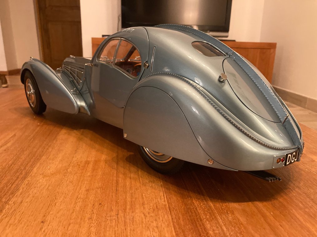 IXO 1:8 - Voiture miniature -Bugatti Type 57C Atlantic #3.1