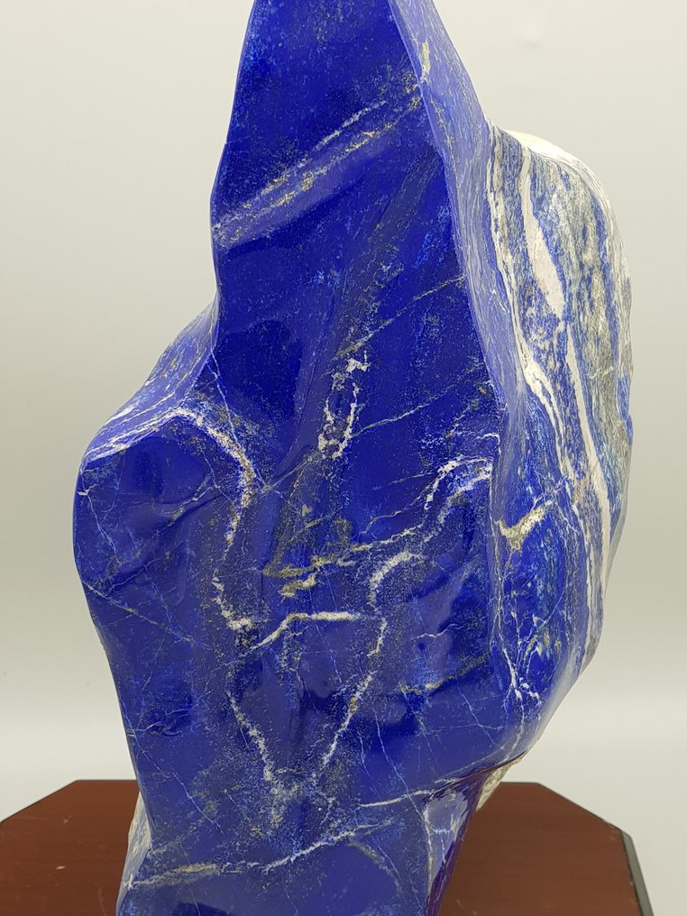 Lapis Lazuli - Sculptură freeform XL - jumătate lustruită, jumătate naturală Piatră naturală - unicat - calitate AAA - albastru intens - calcit cu cristale de pyrit - Înălțime: 420 mm - Lățime: 230 mm- 12.6 kg - (1) #2.1