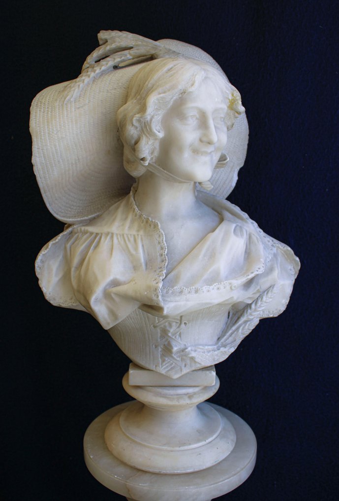 Adolfo Cipriani (1857-1941) - sculptuur, Busto dama con Cappello - 58 cm - Albast #1.1