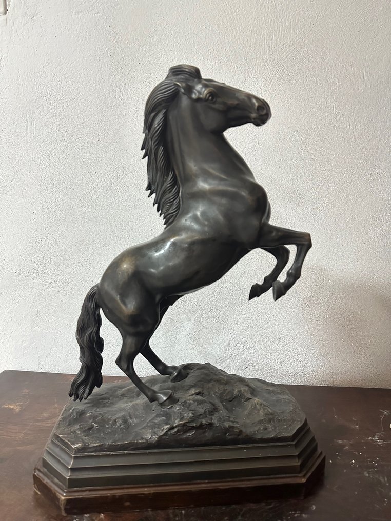 Γλυπτό, Gran caballo salvaje en bronce sobre peana de madera - 65 cm - Μπρούντζος #1.2