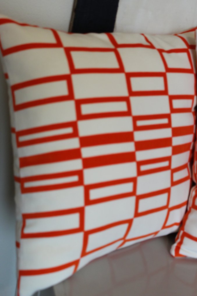 Cushions with vintage "Vibration" Gaetano Pesce fabric - Cushion (3) #2.1