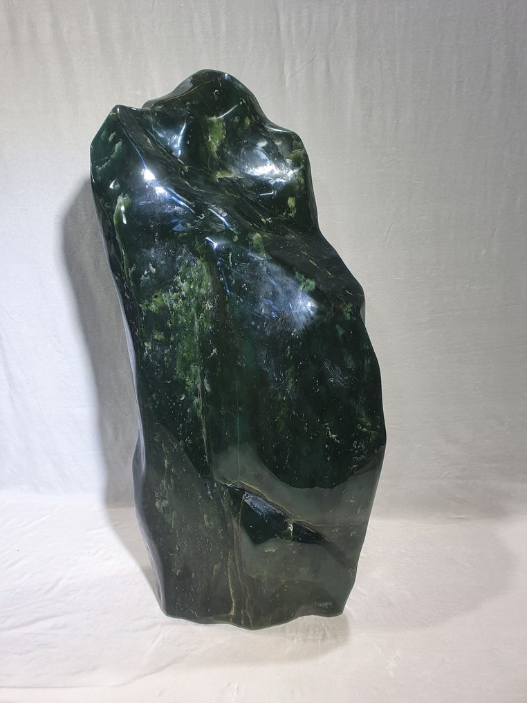 Jade Nephrite - Freeform Sculpture - Very Sculptural Natural Stone - AAA Quality - Intense Green - Height: 540 mm - Width: 240 mm- 30.2 kg - (1) #3.2