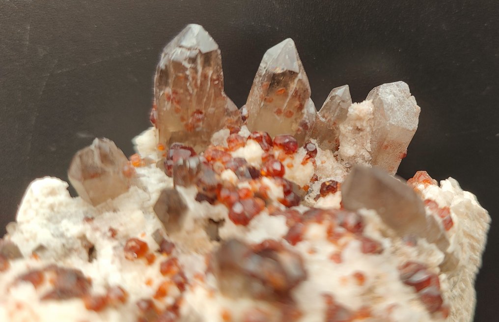 Spessartite Cristale pe matrice - Înălțime: 10.5 cm - Lățime: 7.5 cm- 413 g #2.1