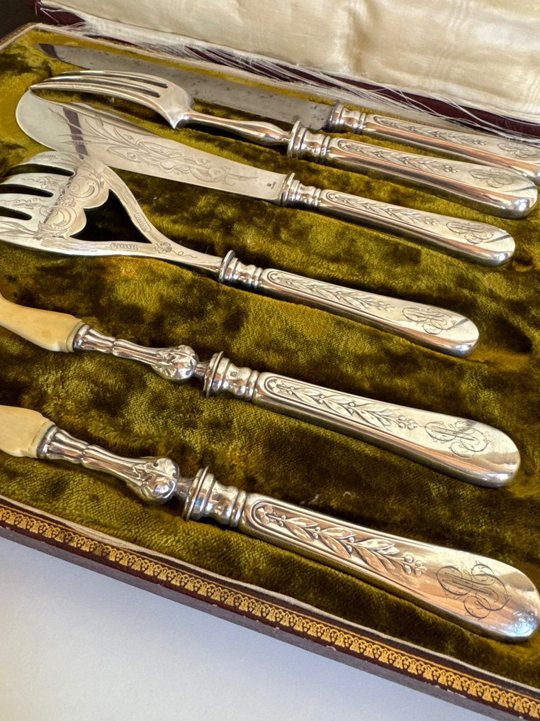 Christofle - Cutlery set (6) - CHRISTOFLE, Serving Cutlery, Engraved Floral Pattern - mod.Antique Louis Philippe - Bone, Silverplated, Velvet, Utrecht #2.1