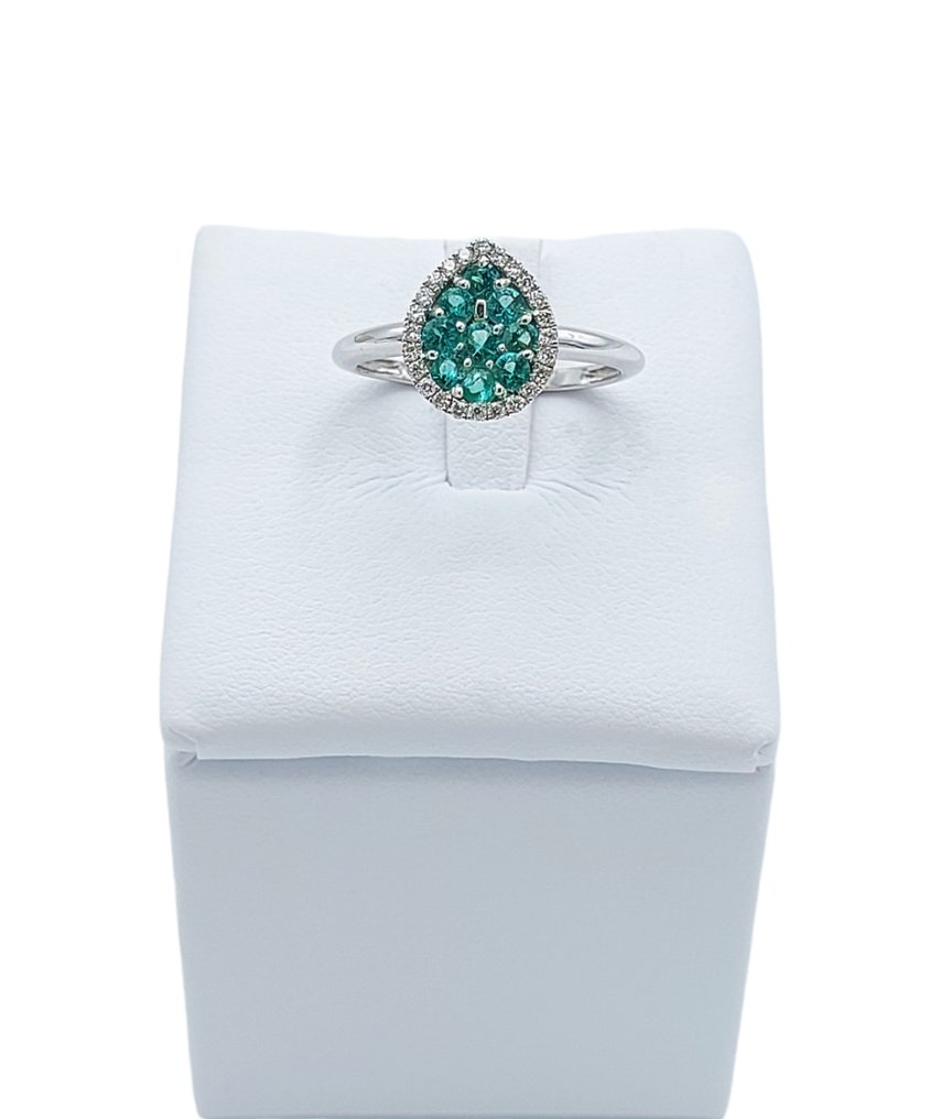 Donna Oro - Ring - 18 karat Hvitt gull -  0.51 tw. Smaragd - Diamant  #1.1