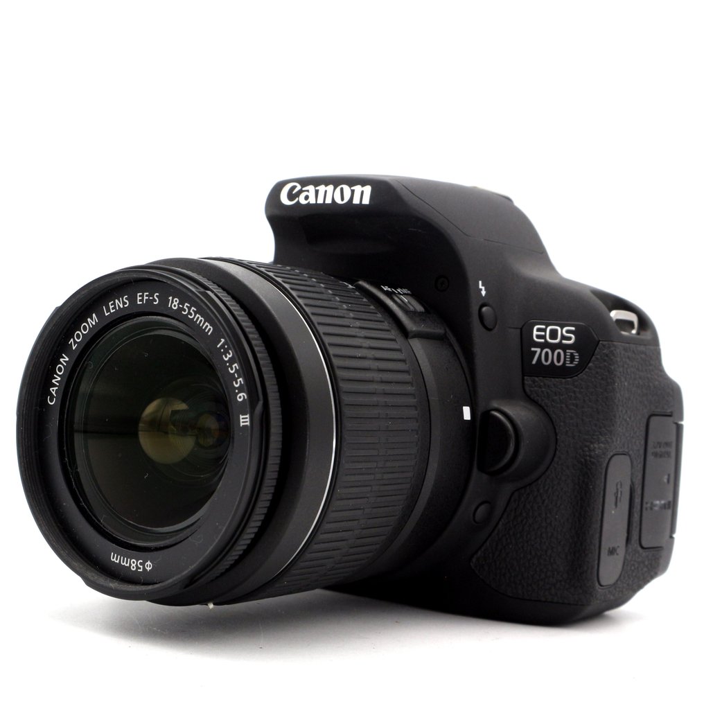 Canon EOS 700D + EF-S 18-55mm f/3.5-5.6 III (15145 clicks) Câmera reflex digital (DSLR) #1.1