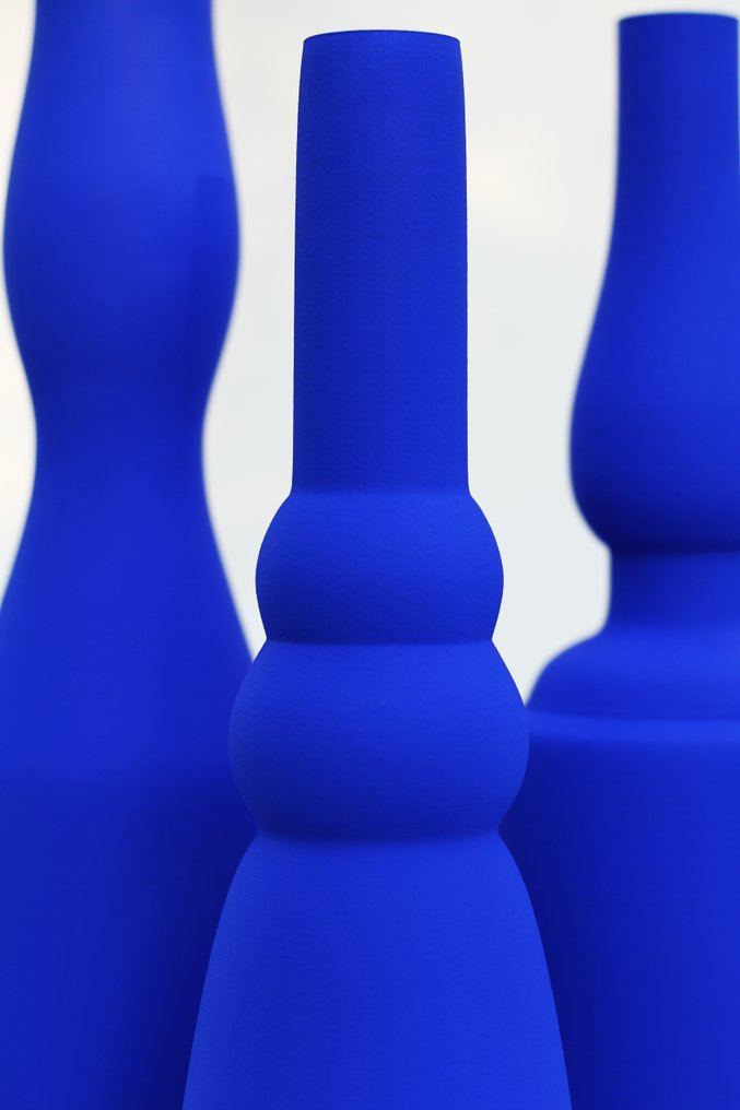 morandi-homage-to-giorgio-morandi-yves-klein-vase-exclusive
