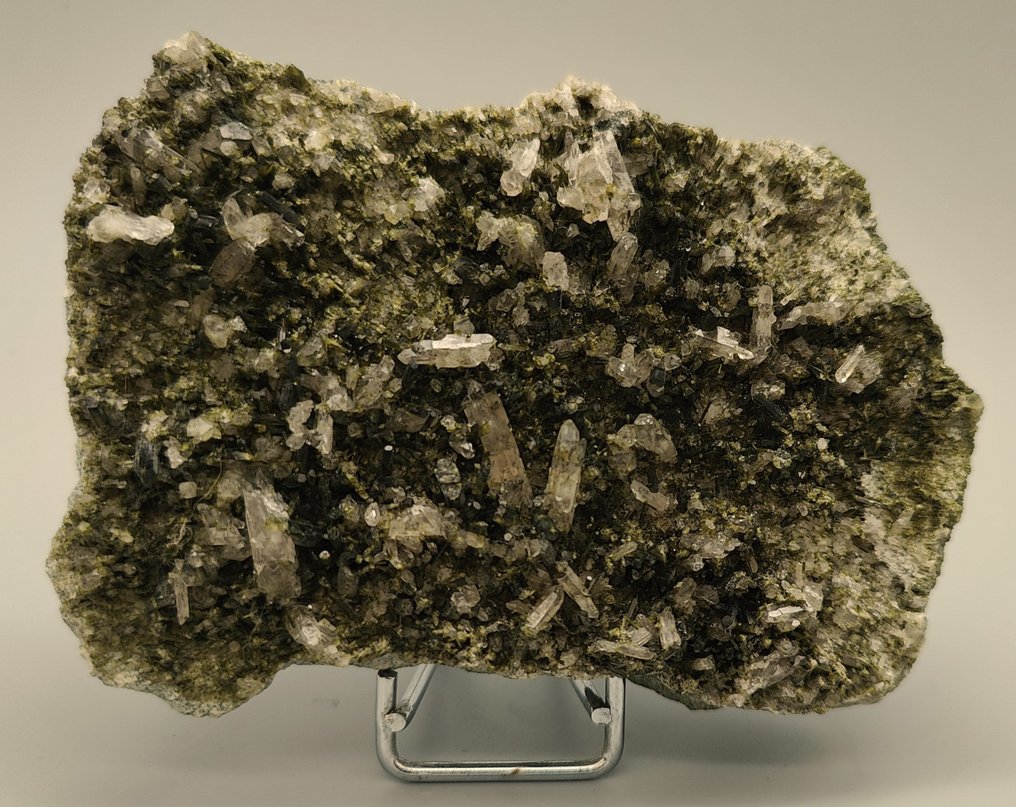 Epidote és kvarc - Le Cornillon, Oisans, Isère, Franciaország Kristálymátrix - Magasság: 11.5 cm - Szélesség: 8.5 cm- 370 g #1.1