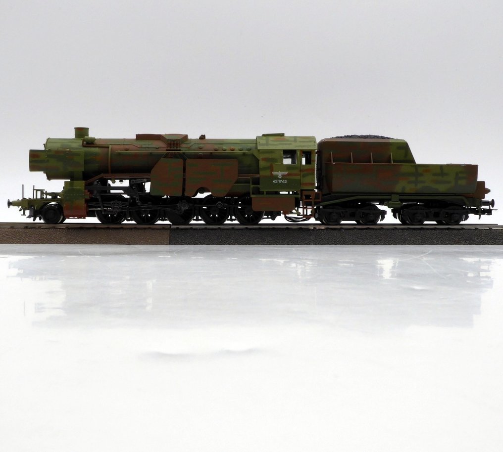 Liliput H0 - L104223 - 連煤水車的蒸汽火車 (1) - BR 42 DR 「迷彩」塗裝，II 時代（二戰） - DRG #2.1