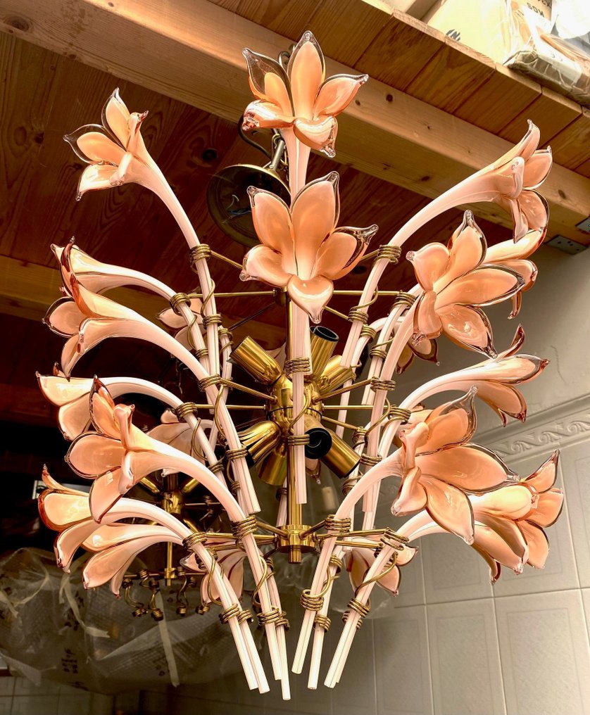 枝形吊燈 - 大型雕塑莉莉·羅莎·迪·穆拉諾 (lilly rosa di murano)，採用藝術玻璃和金色黃銅製成 #2.1