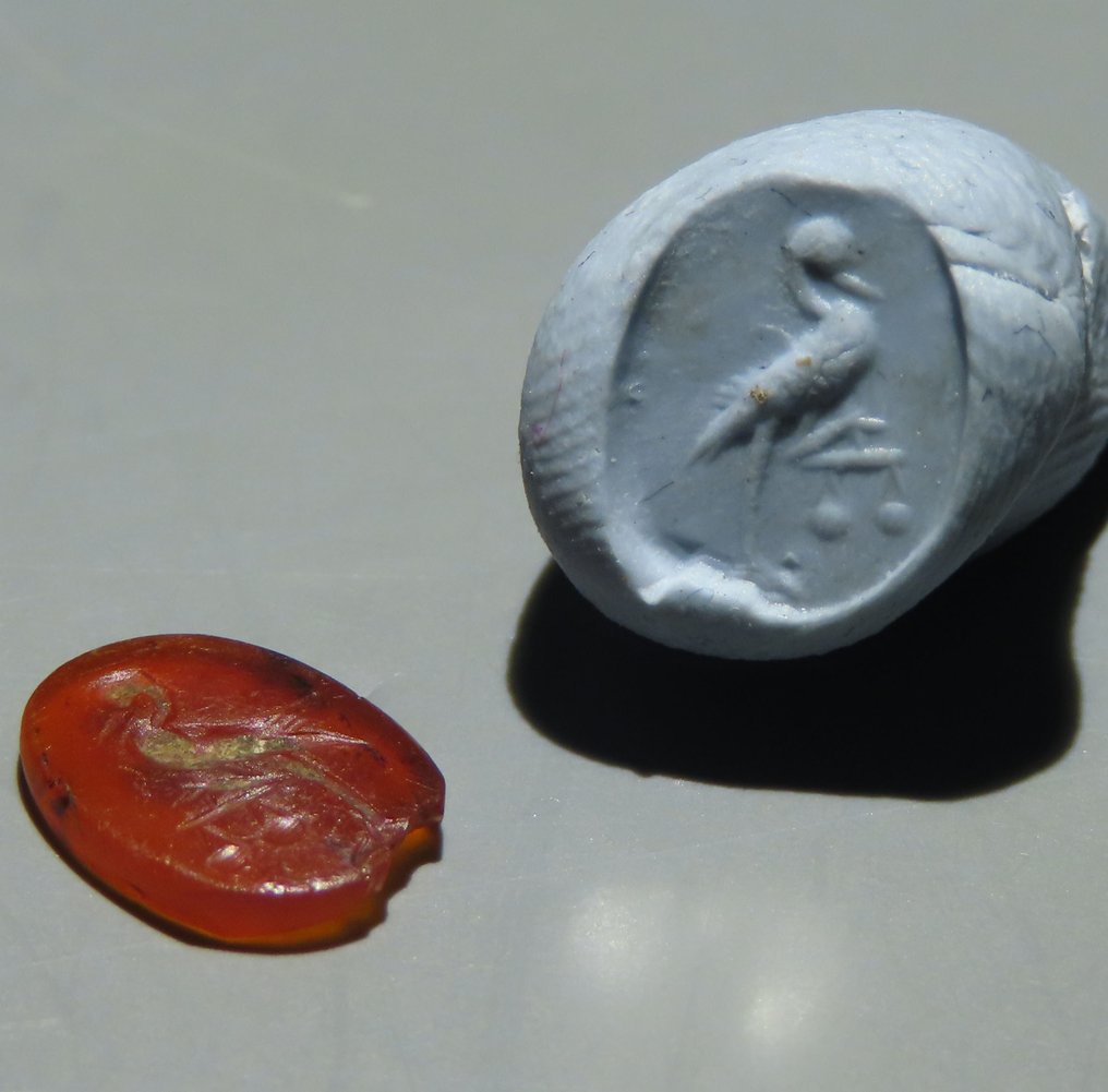 Romersk antik Karneol Entail med kran. 1. århundrede f.Kr.-1. århundrede e.Kr. 1,1 cm H. #1.2