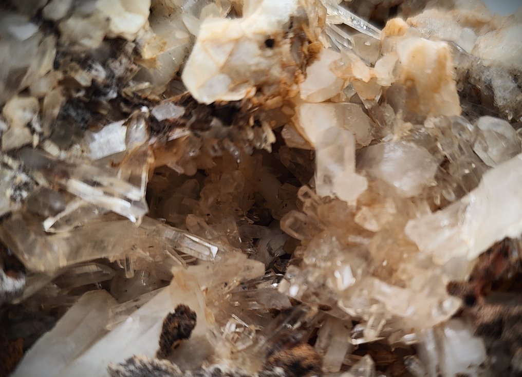 透明石英和菱铁矿晶洞，维齐耶，伊泽尔省，法国 水晶矩晶体 - 高度: 15 cm - 宽度: 12 cm- 1.26 kg #2.1