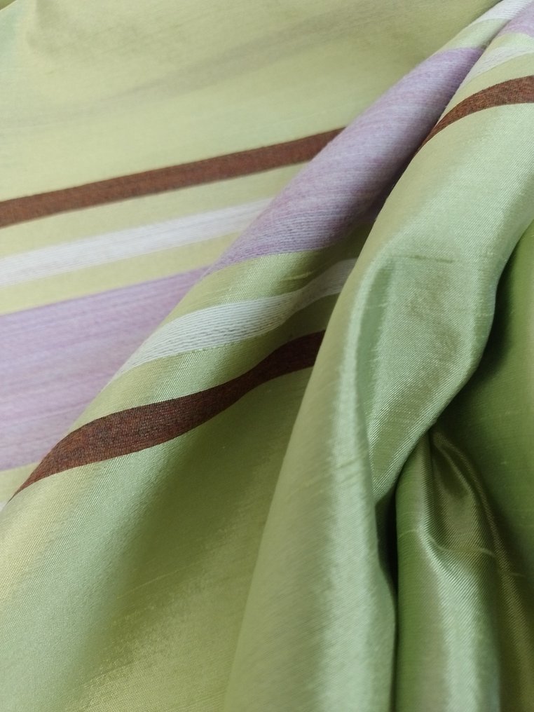 华丽的双宽塔夫绸，采用开心果绿色切割，带有紫色镶片 - 室内装潢面料  - 500 cm - 280 cm #1.2
