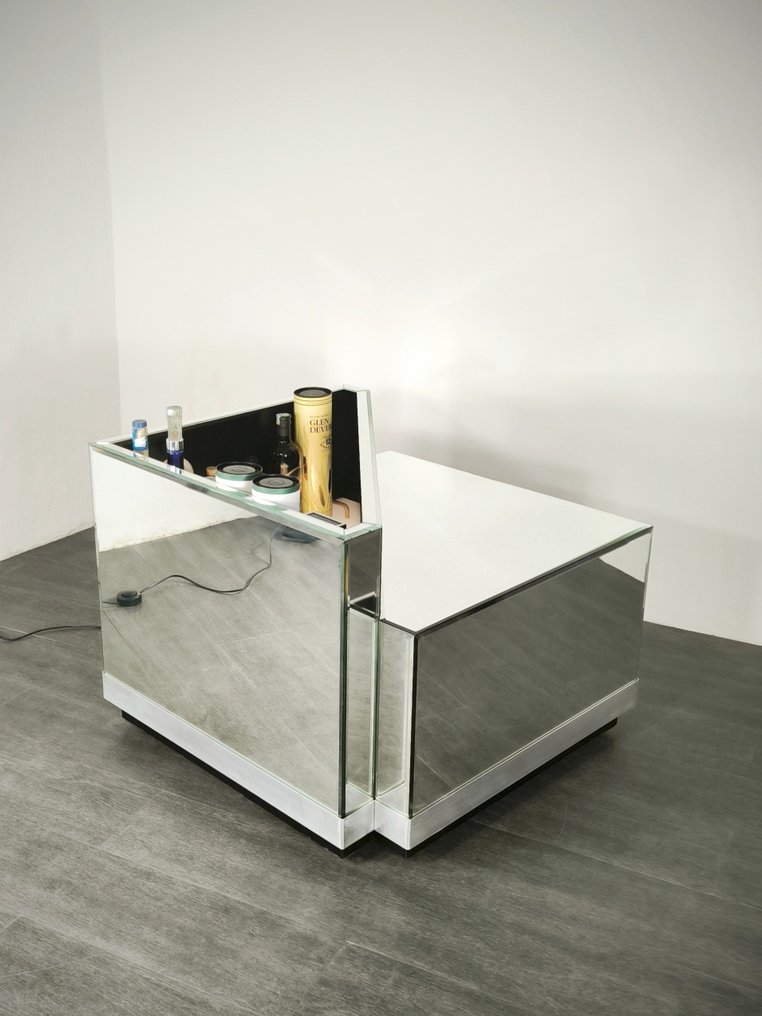 Bar - Verspiegelt und hinterleuchtet - Aluminium, Glas, Holz, Polycarbonat #1.1