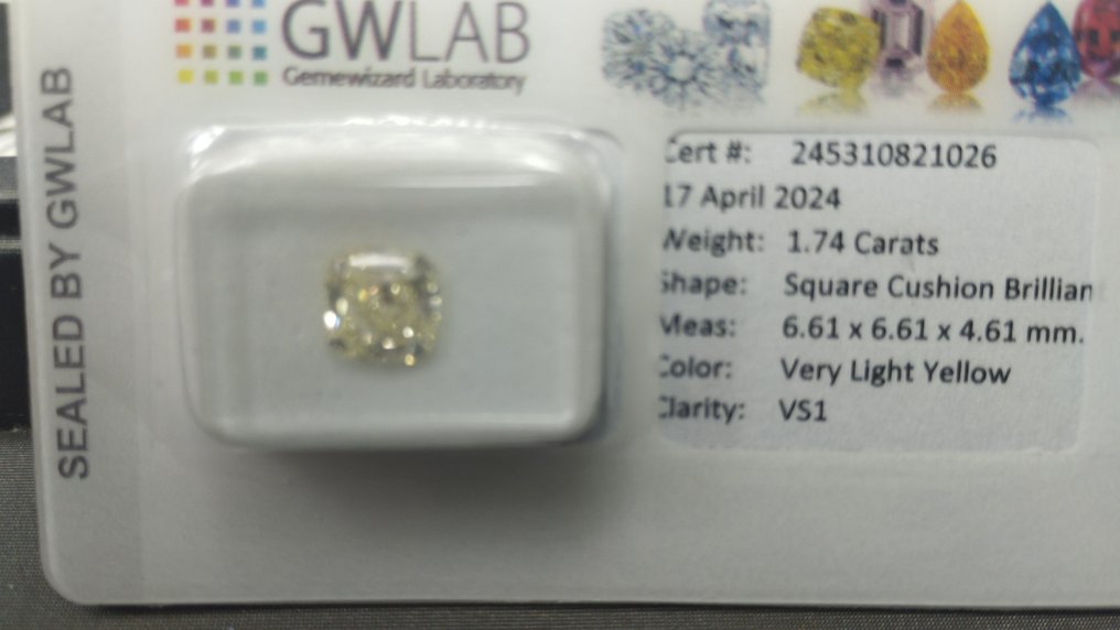 1 pcs Diamant  (Couleur naturelle)  - 1.74 ct - Coussin - Very light Jaune - VS1 - Gemewizard Gemological Laboratory (GWLab) #2.2