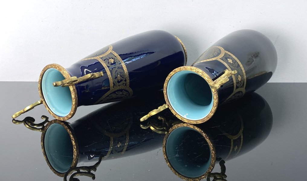 Sarreguemines - Paire de Vases Art Nouveau en Bleu Royal avec Montures en Bronze Doré H :33cm - Vase (2)  - Keramikk #3.1