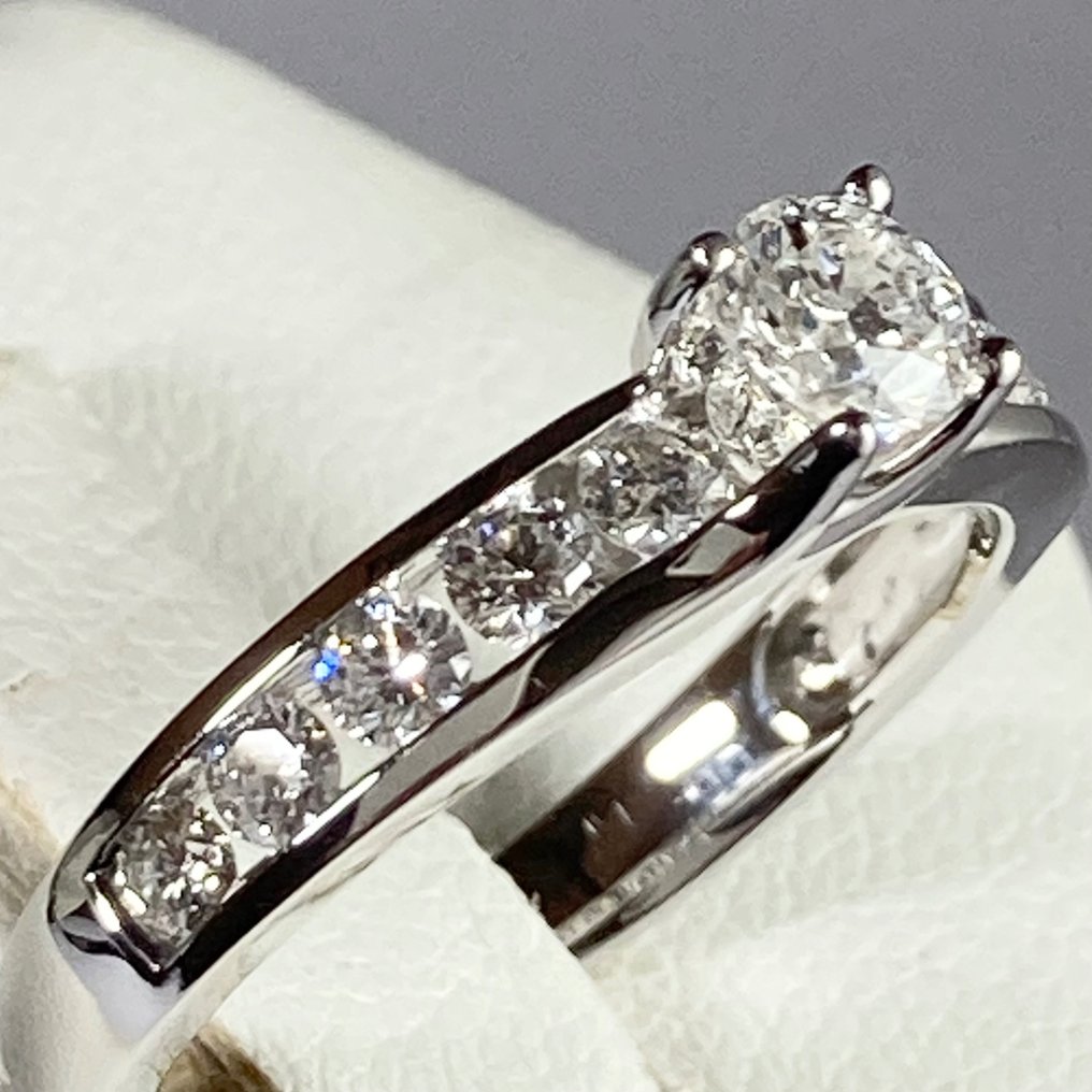 Ring - 14 kt Vittguld -  1.05 tw. Diamant  (Natural) - Diamant  #1.1