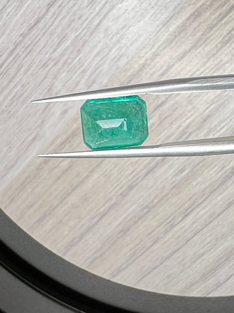 1 pcs  Verde Smarald  - 2.46 ct - IGI (Institutul gemologic internațional) #2.1